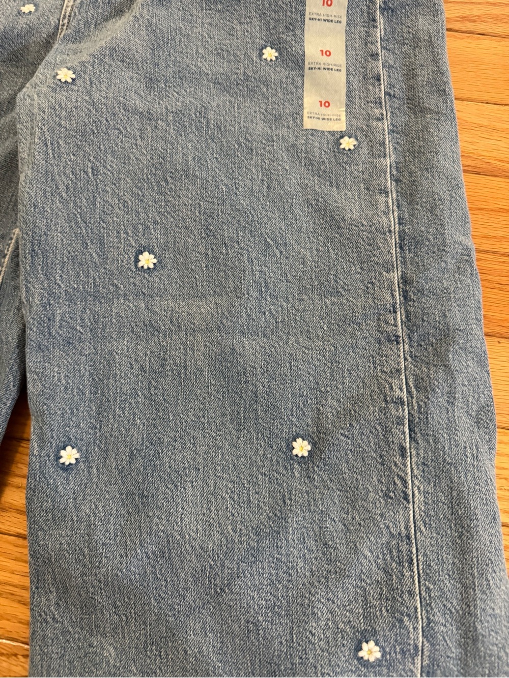 Old Navy Extra High Rise Sky-Hi Wide Leg Embroidered Jeans
